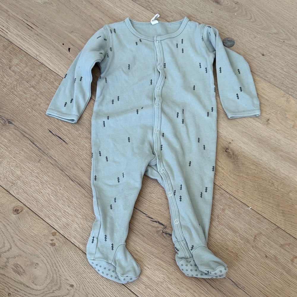 Quincy Mae Green Kids One Piece footie 6/12m trees